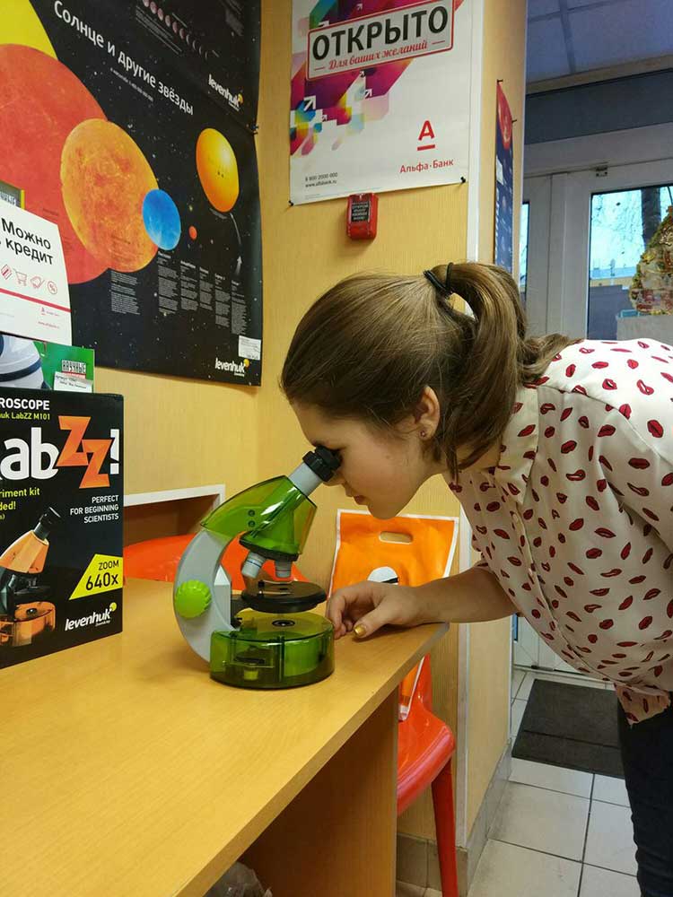 В магазине «Четыре глаза» прошло награждение победителя осенне-зимнего конкурса от «Школы на ладони» В магазине «Четыре глаза» прошло награждение победителя осенне-зимнего конкурса от «Школы на ладони»